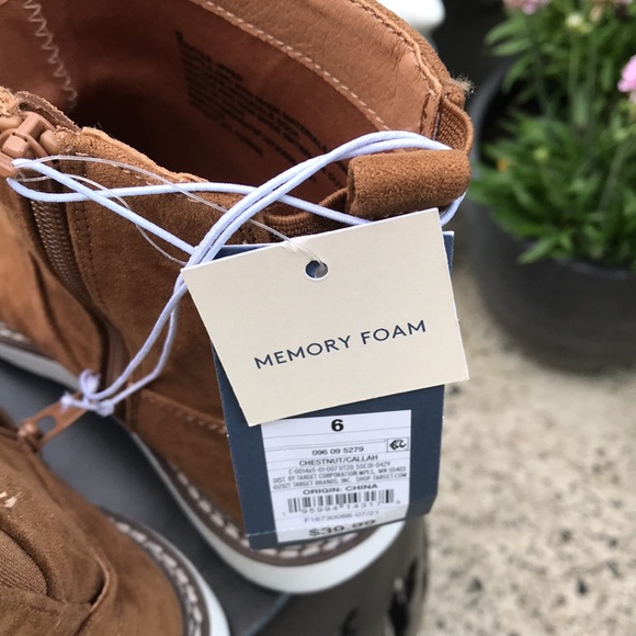 Worn twice - target Universal thread boots - Picture 2 of 4